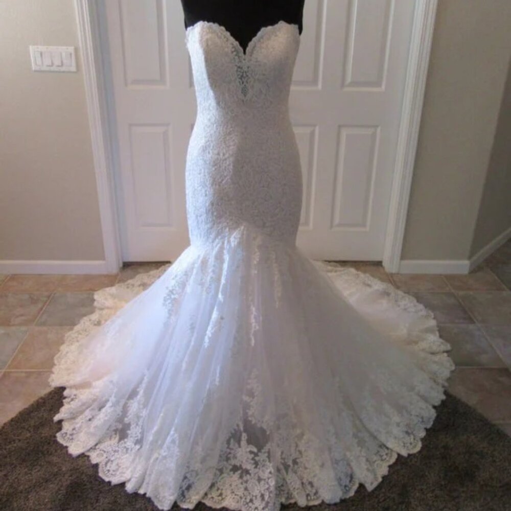 Mermaid Lace White Wedding Dress, Plunging Vneck, Fitted Bum Sexy Fit & Flare